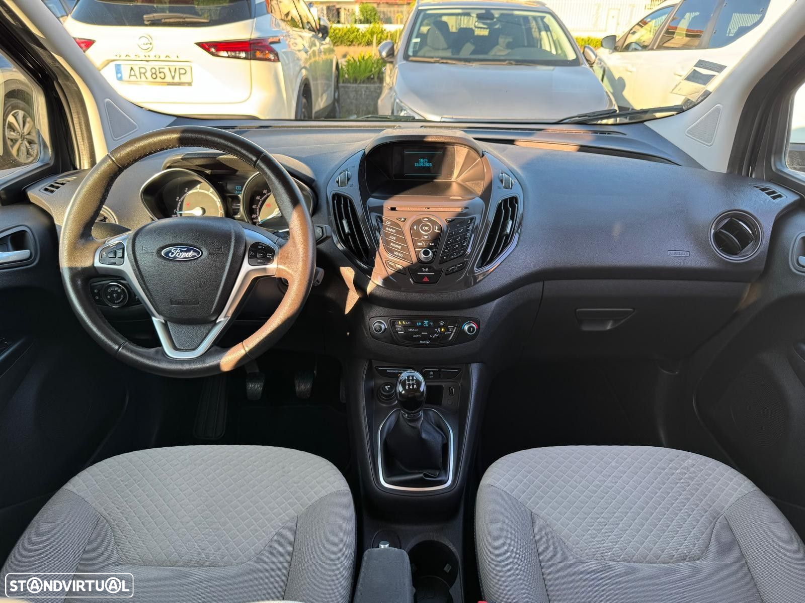 Ford Tourneo Courier 1.0 EcoBoost Titanium - 11