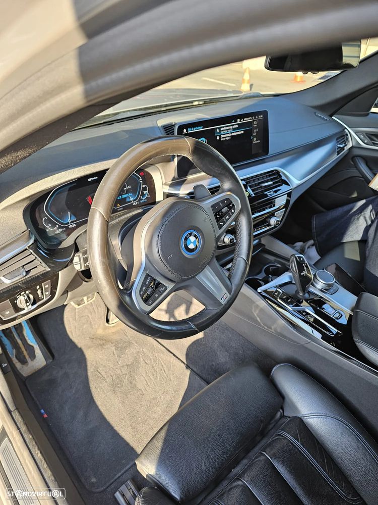 BMW 530 e Pack Desportivo M - 3
