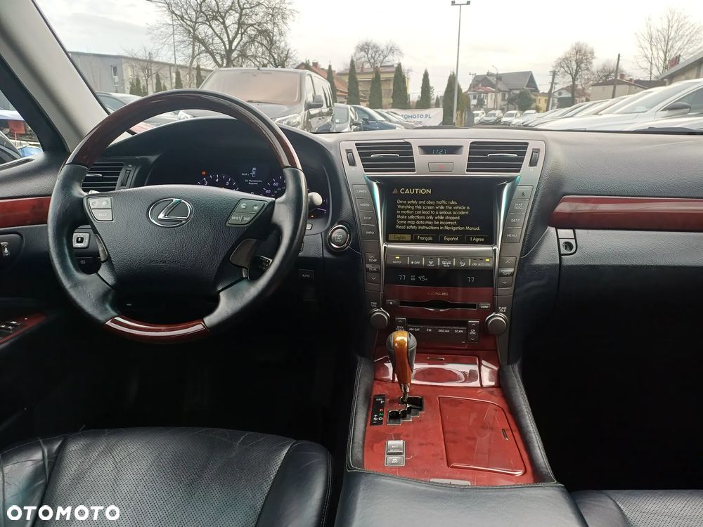 Lexus LS 460 Prestige - 25