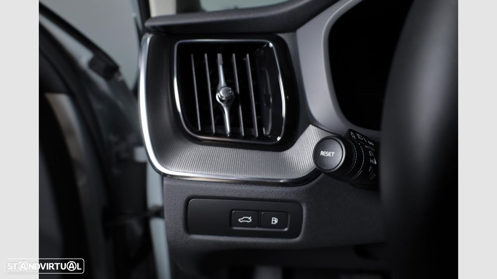 Volvo XC 60 2.0 T6 PHEV Core AWD - 11