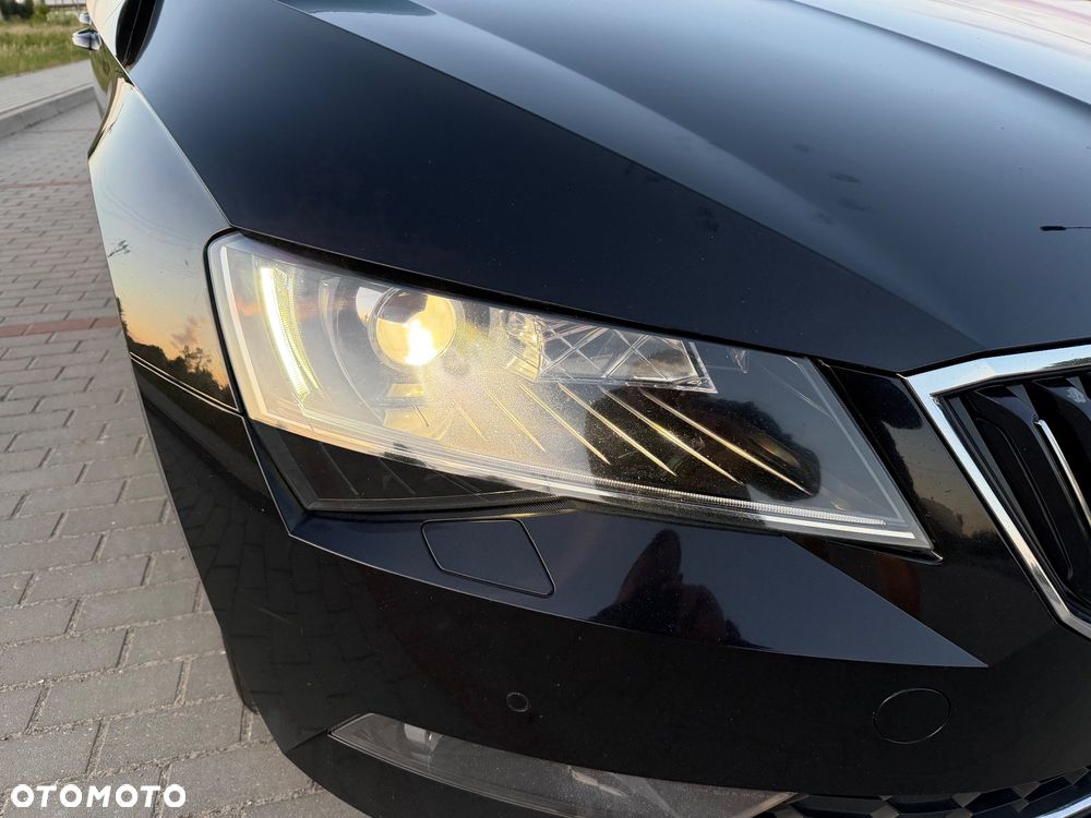 Skoda Superb 2.0 TDI Sportline - 17