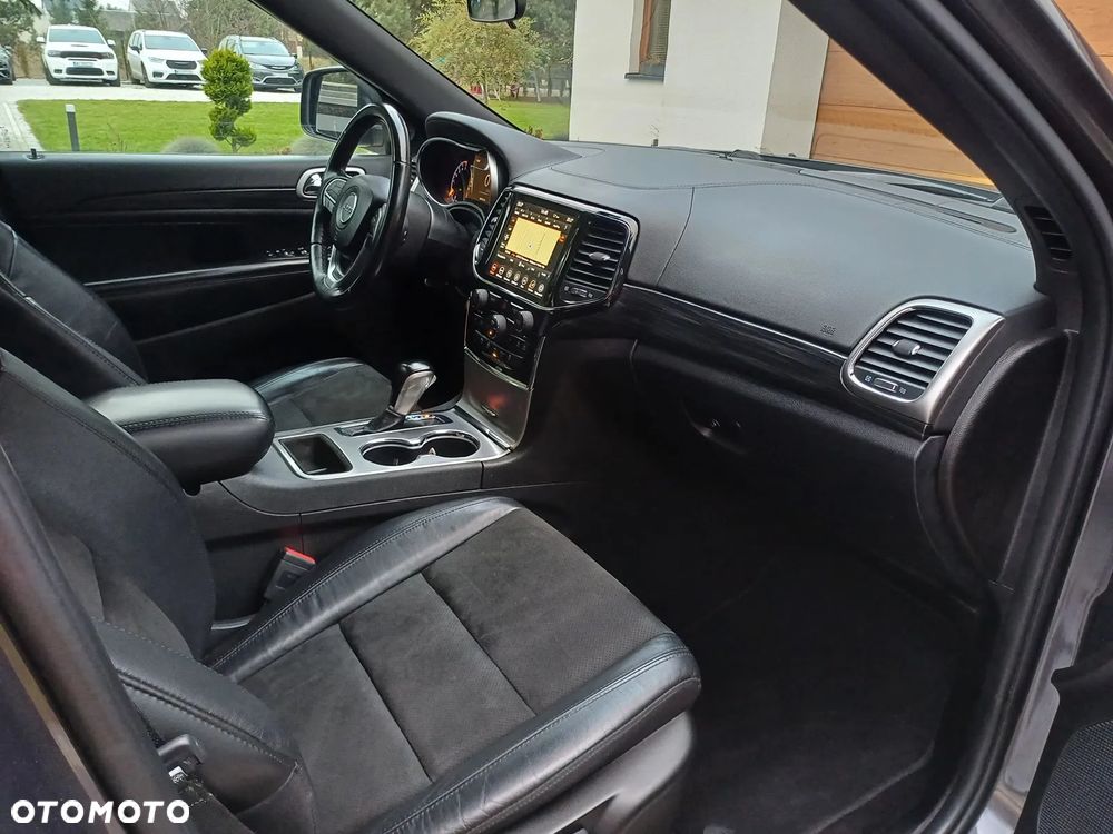 Jeep Grand Cherokee - 12