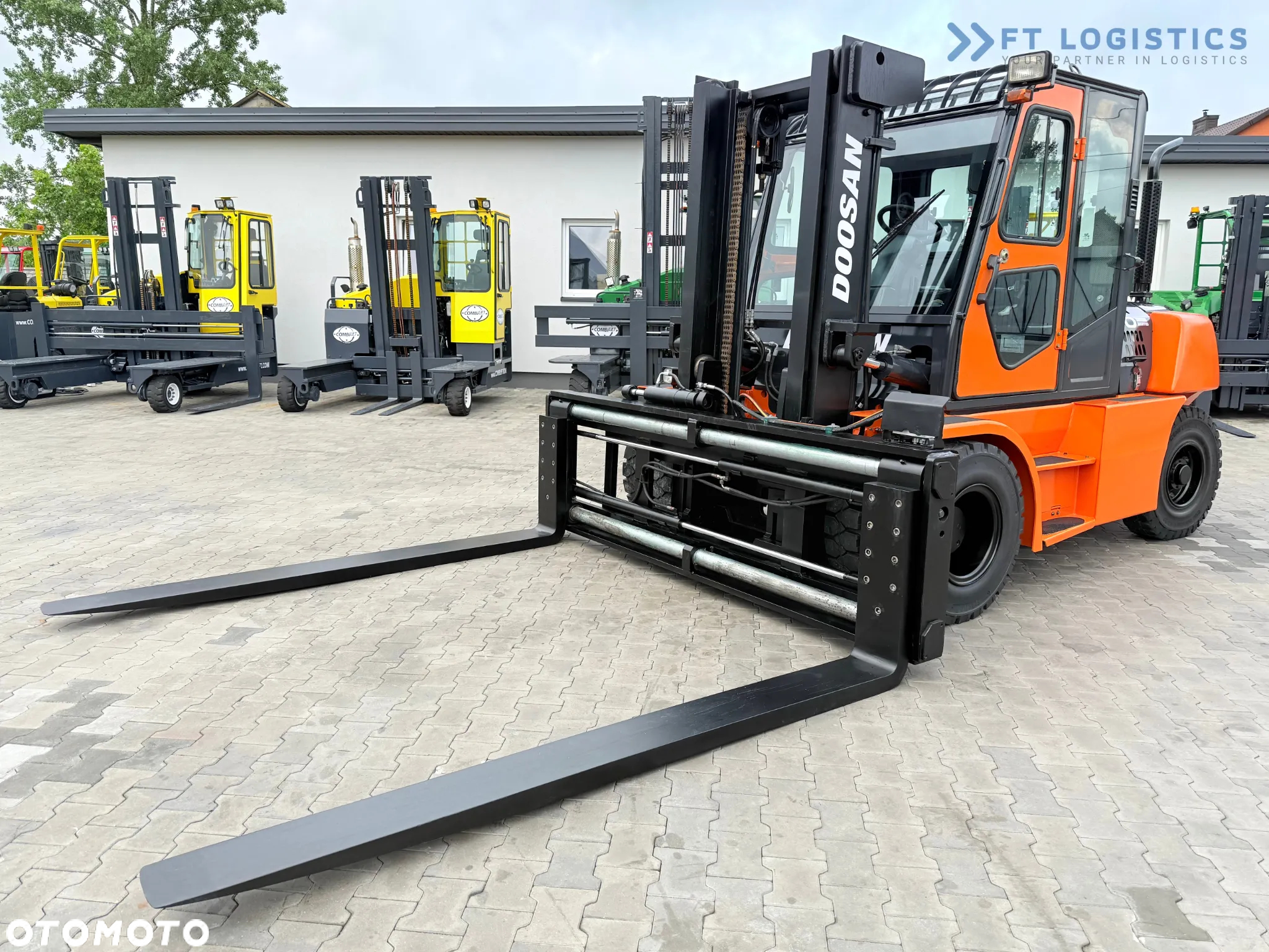 Doosan DOOSAN_DUPLEX-3000MM_PRZESUW-BOCZNY_POZYCJONER_WIDŁY-2500MM_7000KG_KABINA_JAK-NOWY - 2