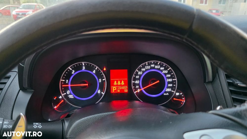 Infiniti FX 30 FX30d 3.0d V6 S Premium AWD - 6