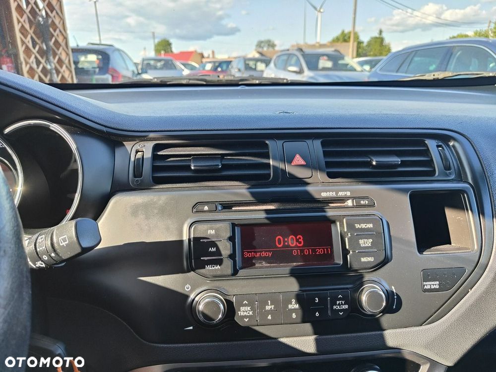 Kia Rio 1.2 Attract - 11