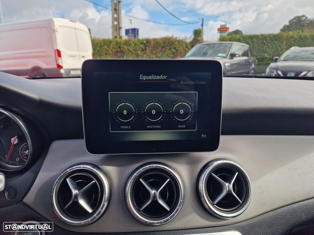 Mercedes-Benz CLA 200 Urban Aut. - 31