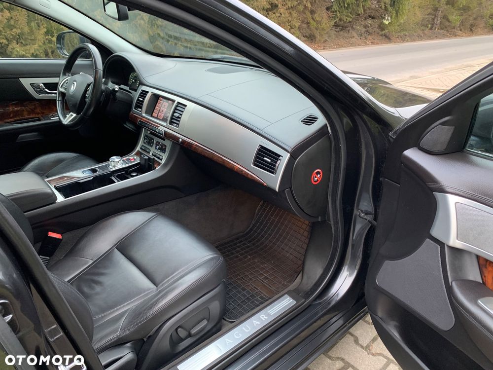 Jaguar XF 2.2 D Premium Luxury - 13