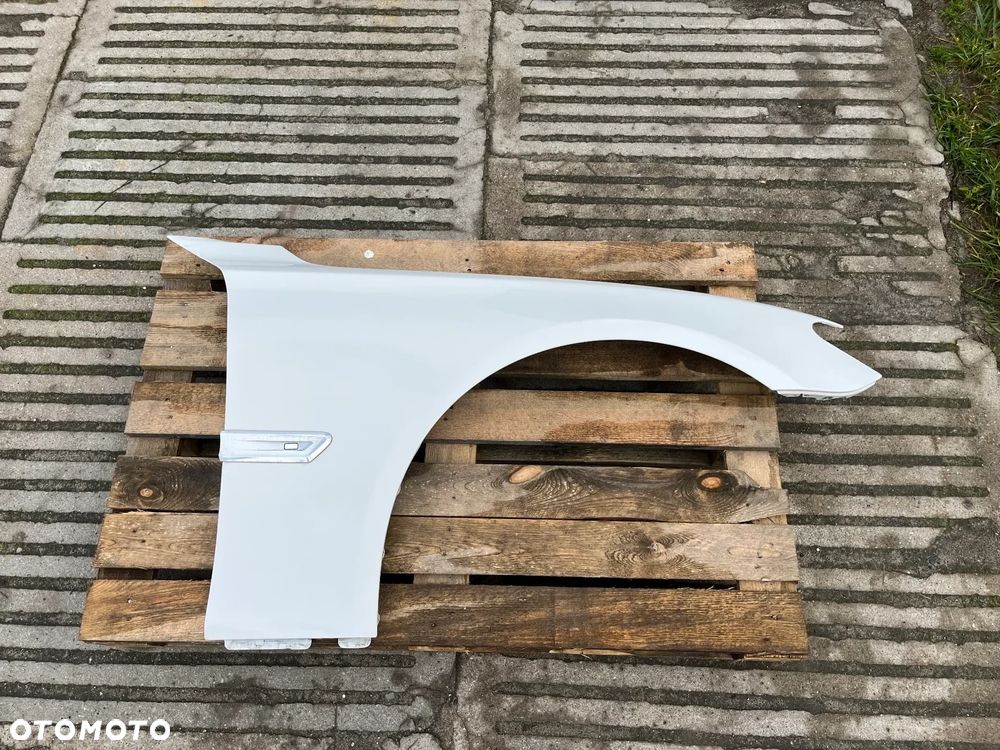 BŁOTNIK PRAWY BMW 7 F01 F02 KOLOR A300 ORYGINAŁ - 1