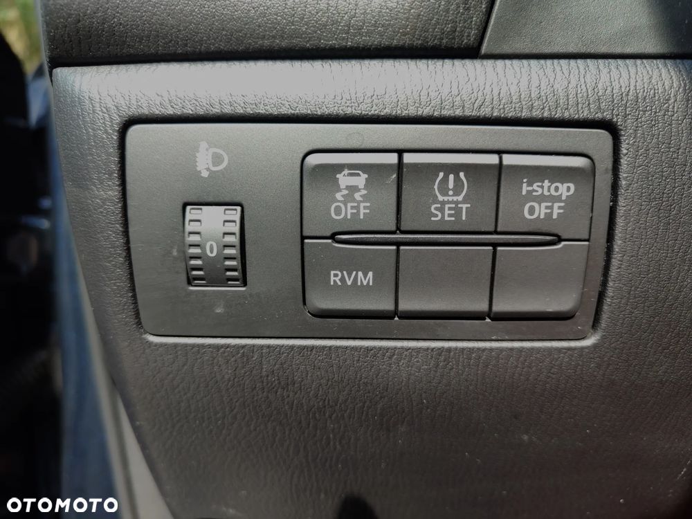 Mazda 3 SKYACTIV-G 120 NAKAMA - 32