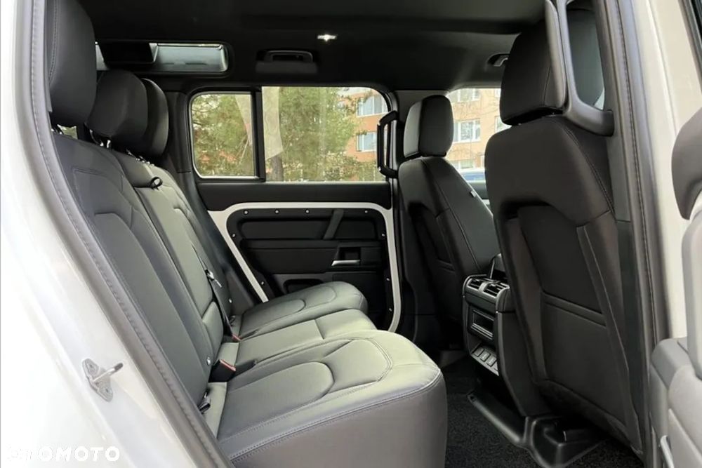 Land Rover Defender 3.0 D200 mHEV S - 26