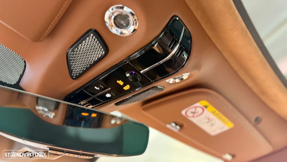 Aston Martin Vanquish V12 - 38