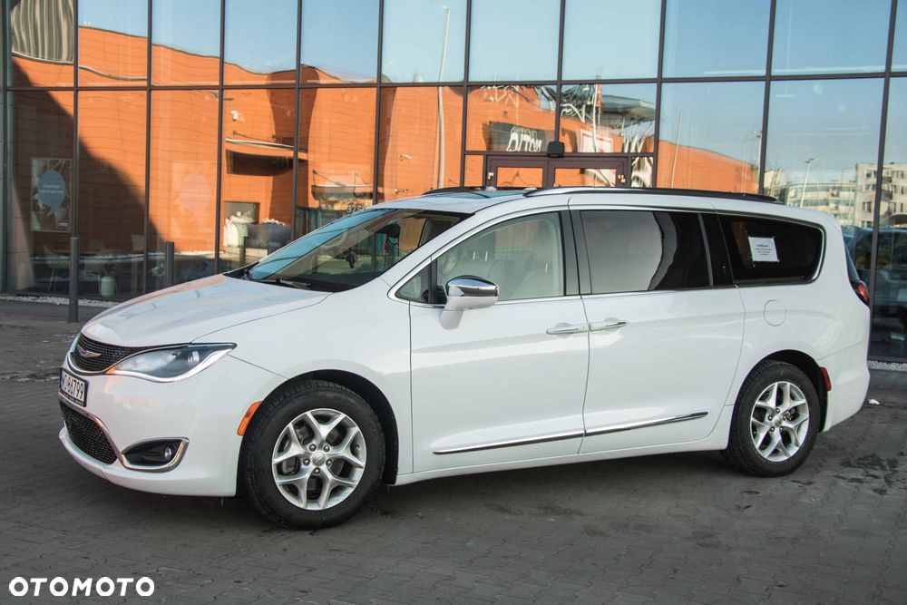 Chrysler Pacifica - 8