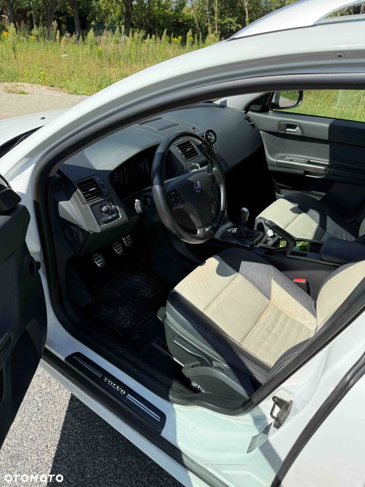 Volvo V50 D3 R-Design - 8