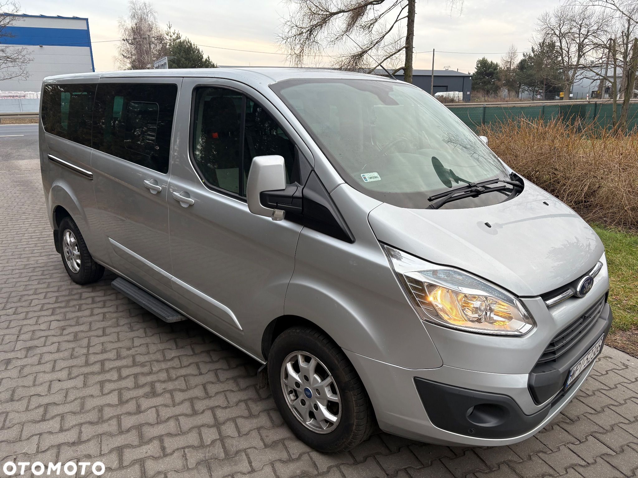 Ford Tourneo Custom - 1