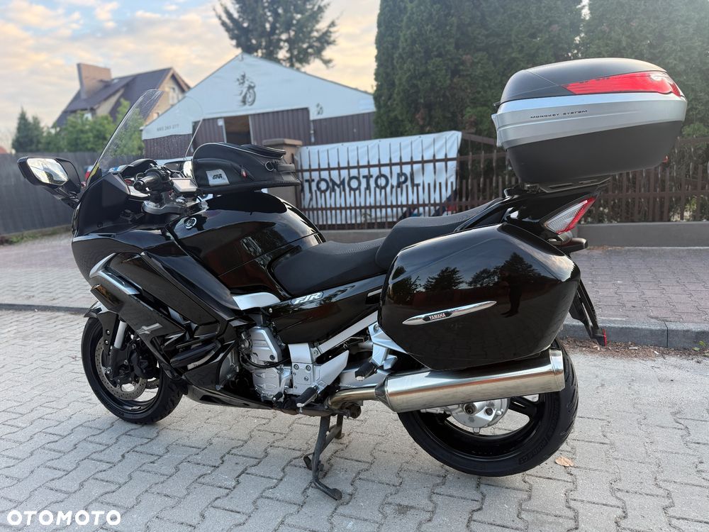 Yamaha FJR - 16