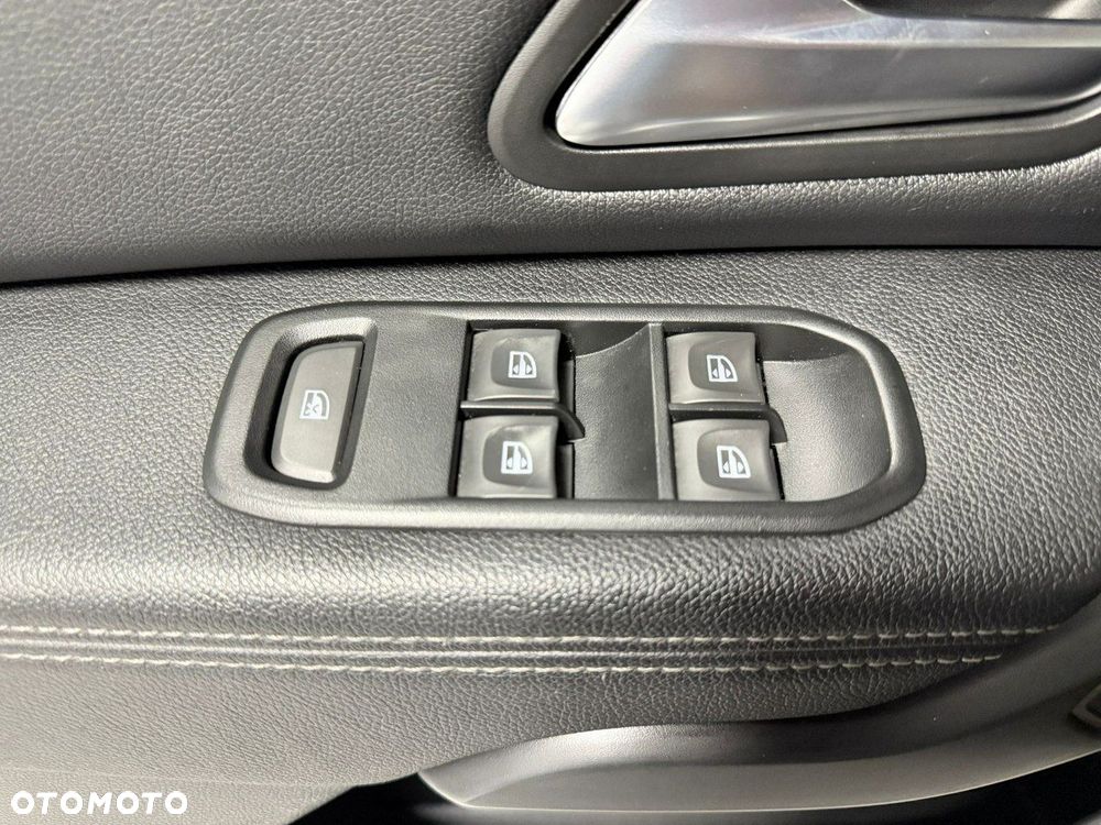 Dacia Duster 1.6 SCe Prestige - 17