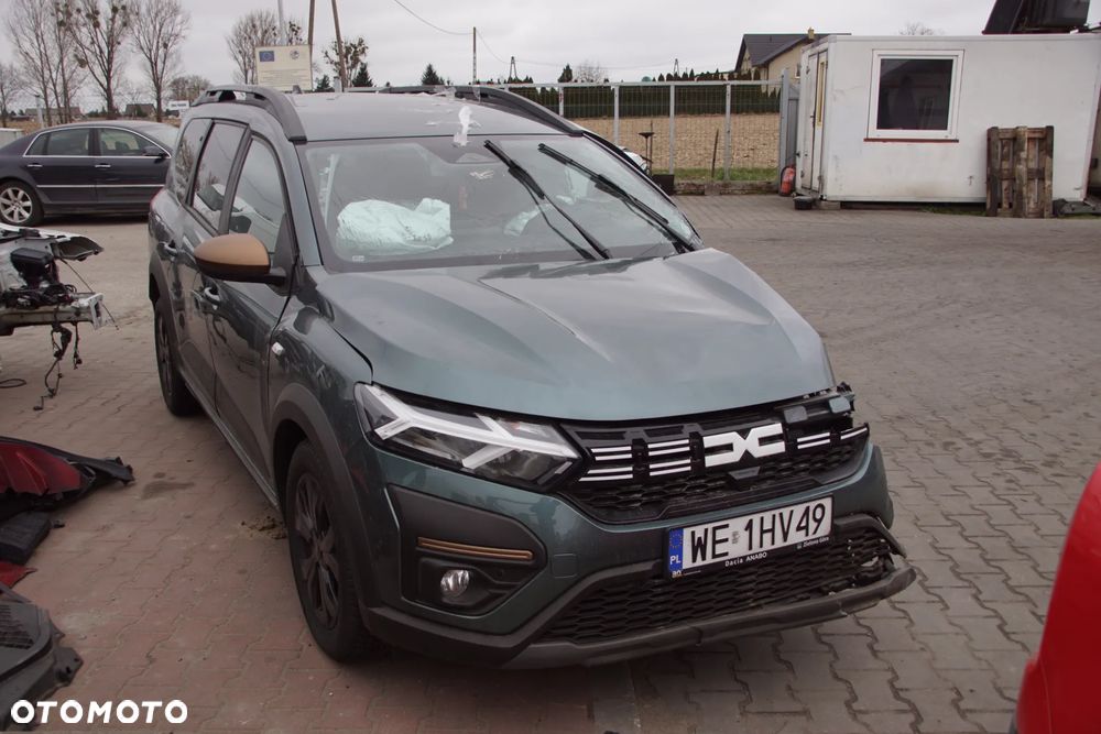 Auto na części - Dacia Jogger Lift 1.0 TCE 100 KM H4D480 TEDQK 2025R Silnik Skrzynia Drzwi Klapa Zderzak Błotnik Lampa Lusterko Klamka Szyba Deska Kokpit Sterownik Moduł Czujnik Licznik Wyświetlacz Panel Kierownica - 8