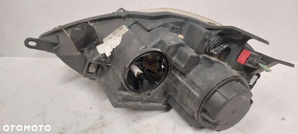 .  LAMPA PRZOD PRZEDNIA PRAWA CITROEN C8 - 4