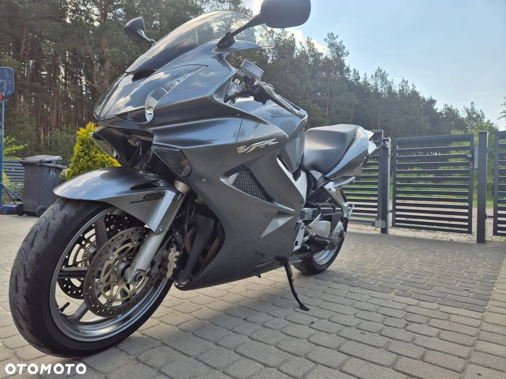 Honda VFR - 2