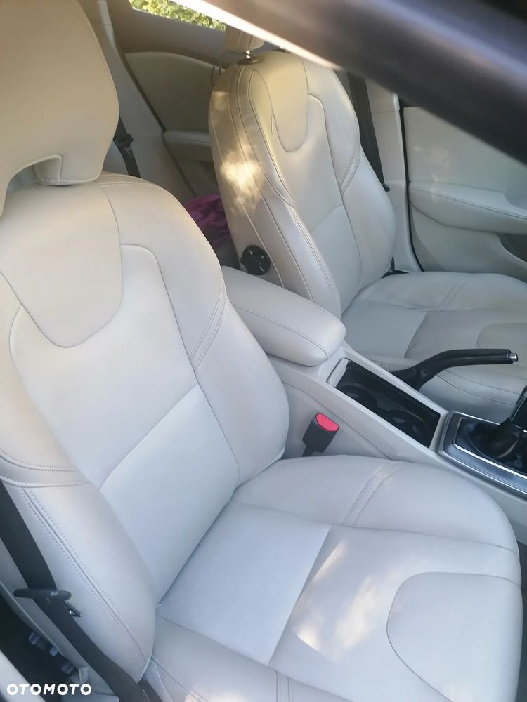 Volvo V40 D2 Summum - 3