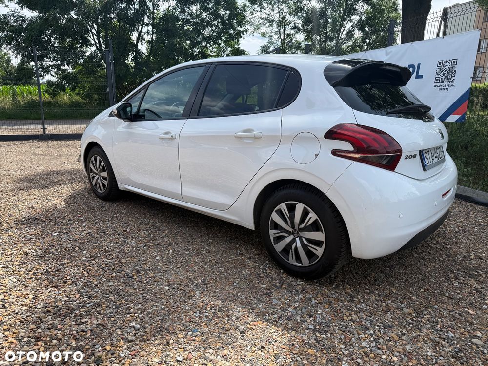 Peugeot 208 - 4