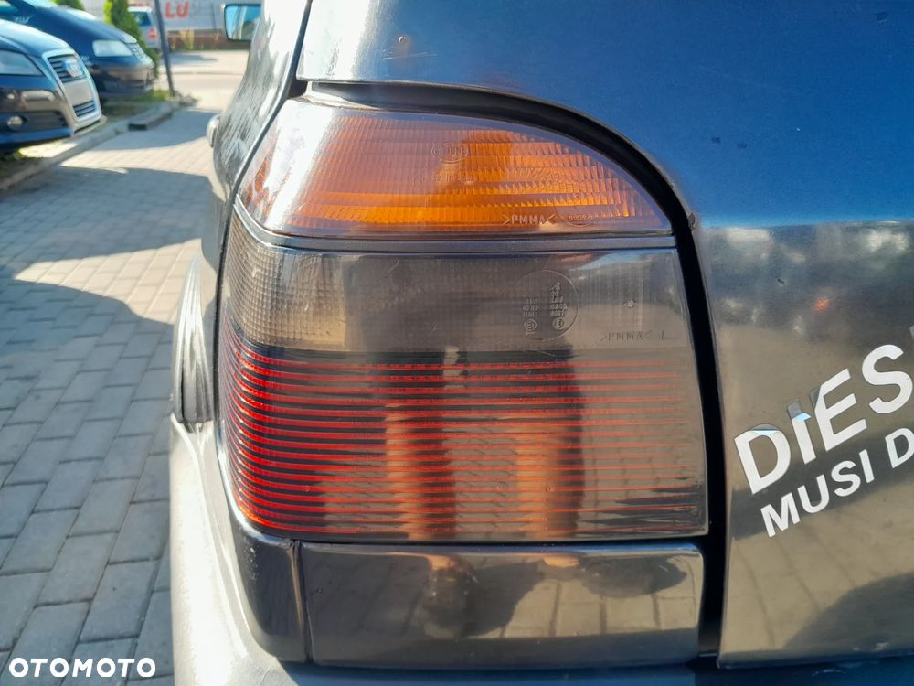 VW GOLF III LAMPA LEWA TYLNA LEWY TYŁ W BŁOTNIK HELLA PRZYDYMIANE - 1