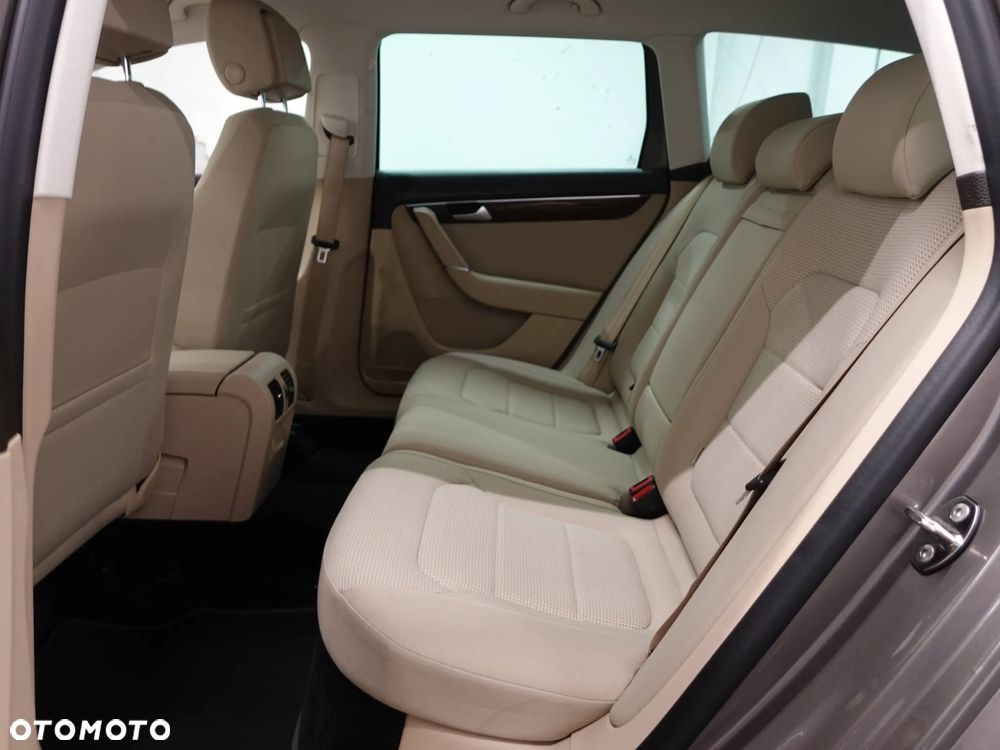 Volkswagen Passat - 23