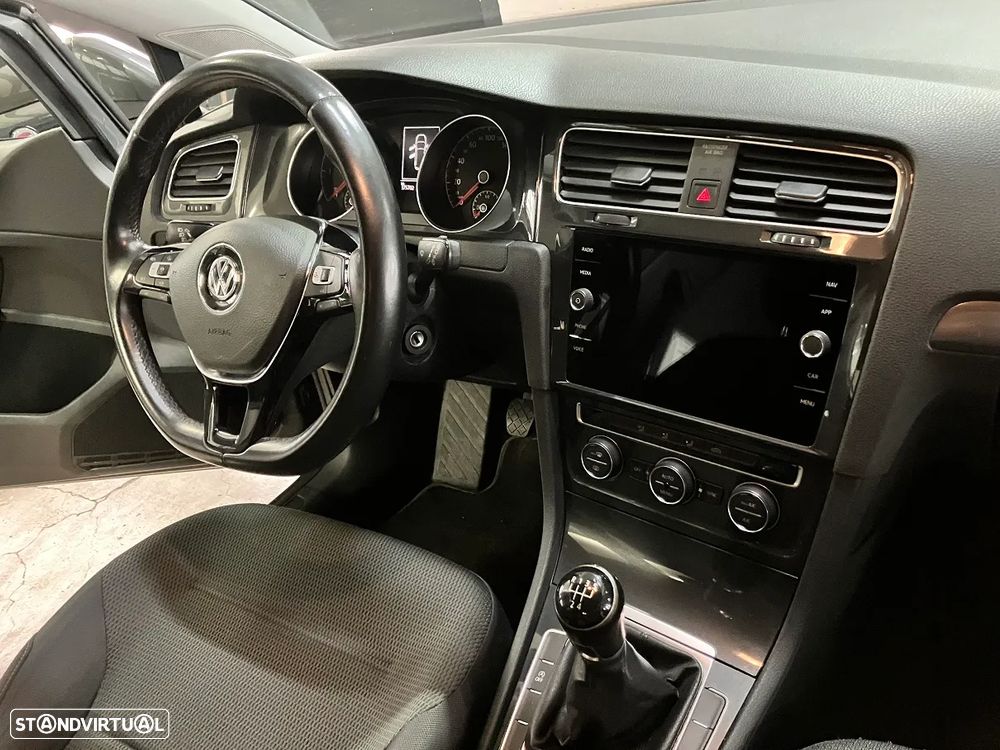 VW Golf Variant 1.6 TDi Confortline - 16