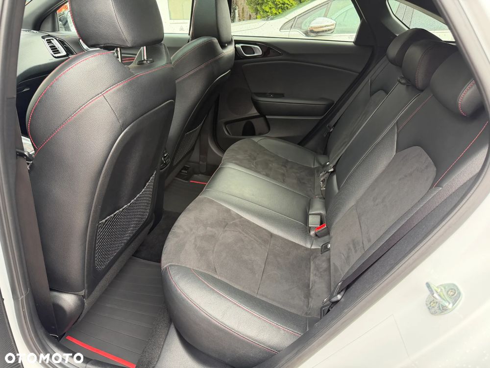 Kia ProCeed 1.6 T-GDI GT DCT - 15