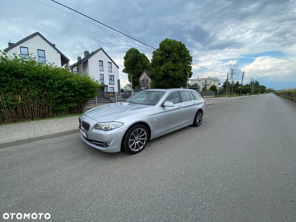 BMW Seria 5 528i xDrive Luxury Line - 4
