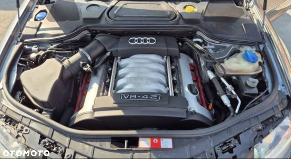 Audi A8 4.2 L Quattro - 19