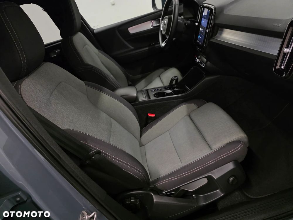 Volvo XC 40 B3 B DKG Ultra Dark - 19