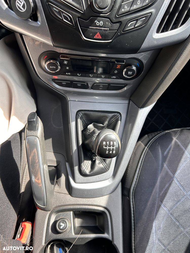 Ford Focus 1.6 TDCi DPF Titanium - 6