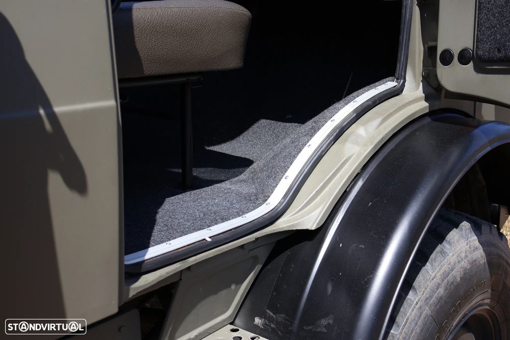 Mercedes Benz Unimog - 13