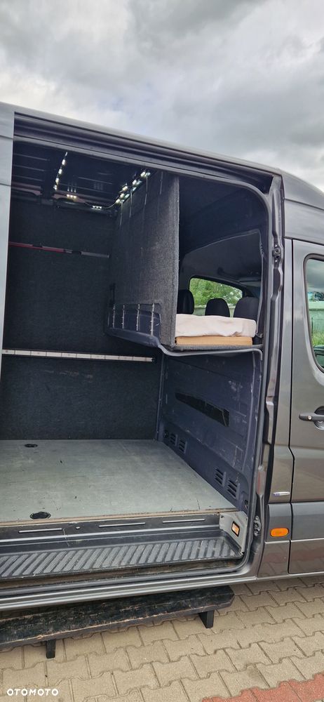 Mercedes-Benz Sprinter 319 - 12