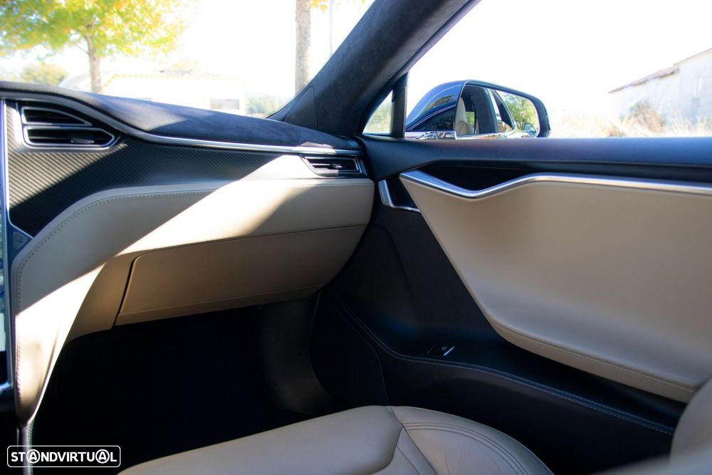 Tesla Model S P85D - 36