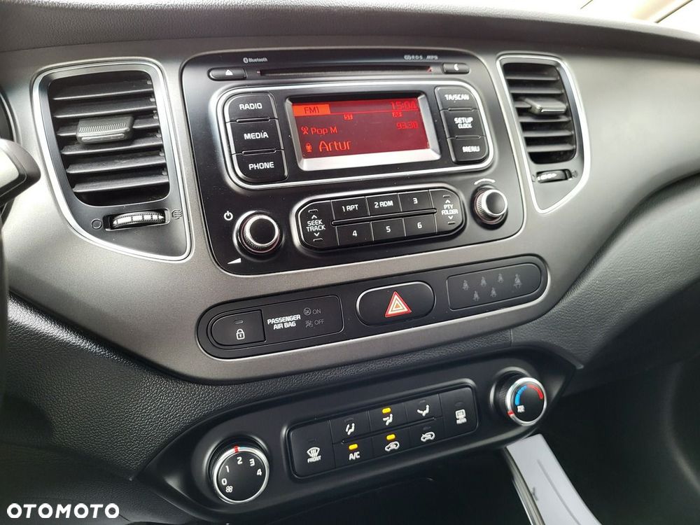 Kia Carens - 21