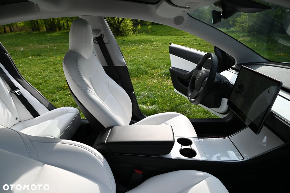 Tesla Model 3 - 24