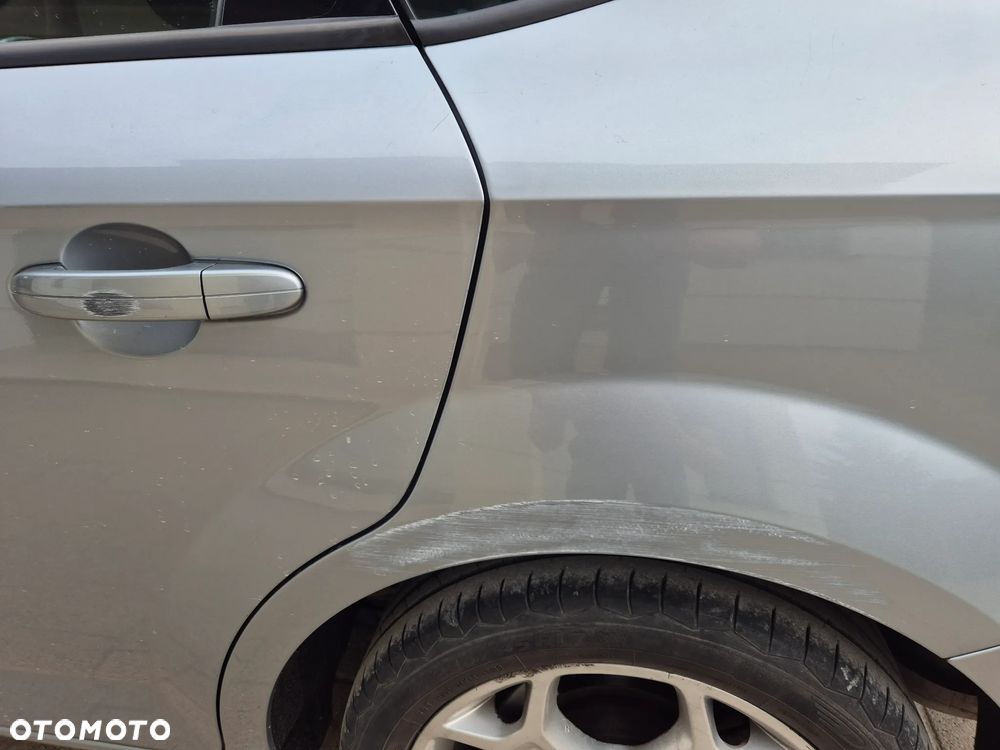 Ford Mondeo 2.0 Trend - 9