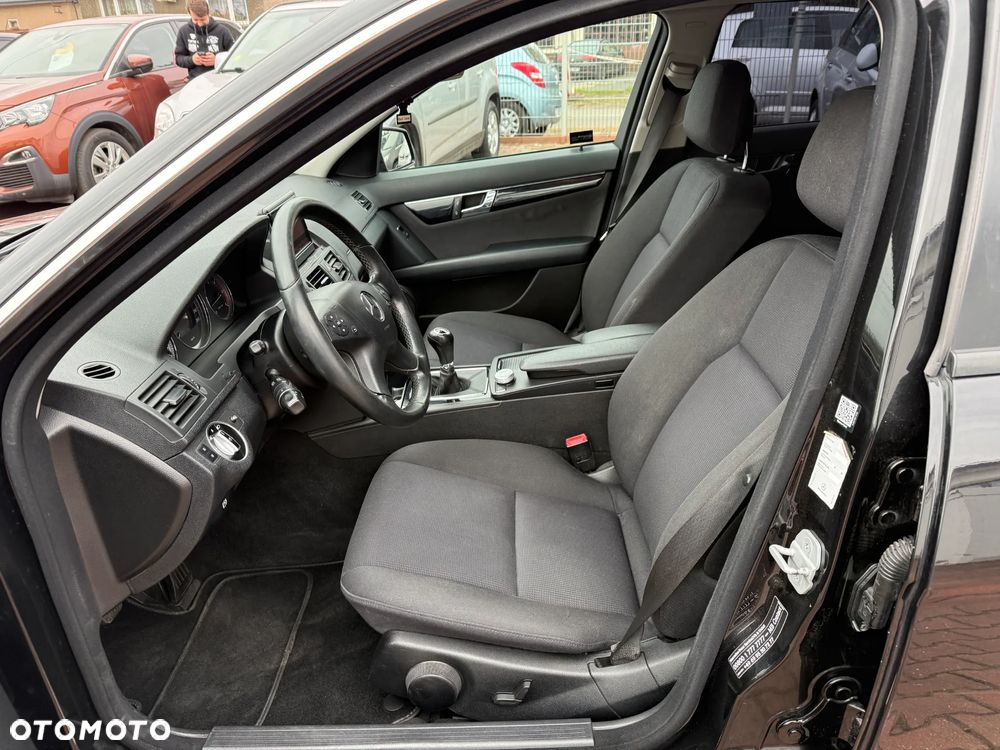 Mercedes-Benz Klasa C 220 CDI DPF (BlueEFFICIENCY) Elegance - 13