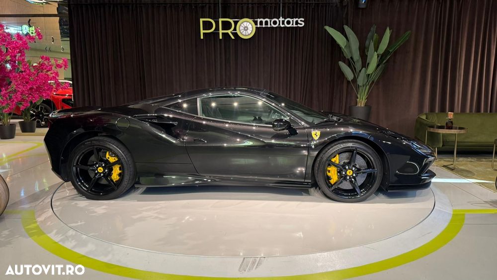 Ferrari F8 - 3