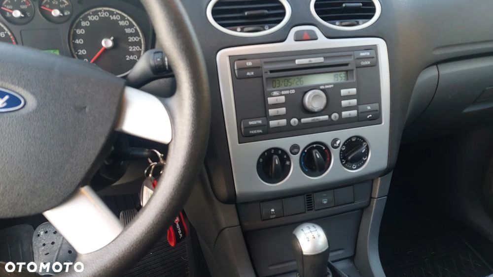 Ford Focus 1.6 16V Trend - 24