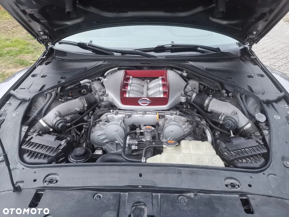 Nissan GT-R - 14
