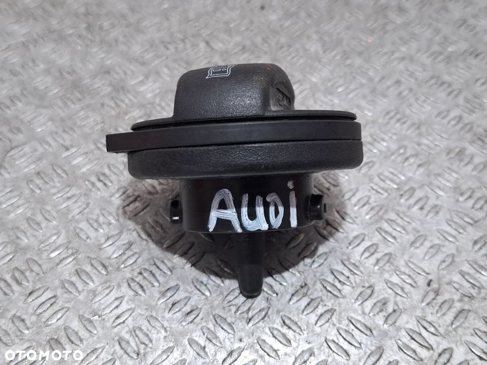 Korek wlewu paliwa Audi A4 B8 2,0 TDI 2013 rok nr 3C0201553K - 2