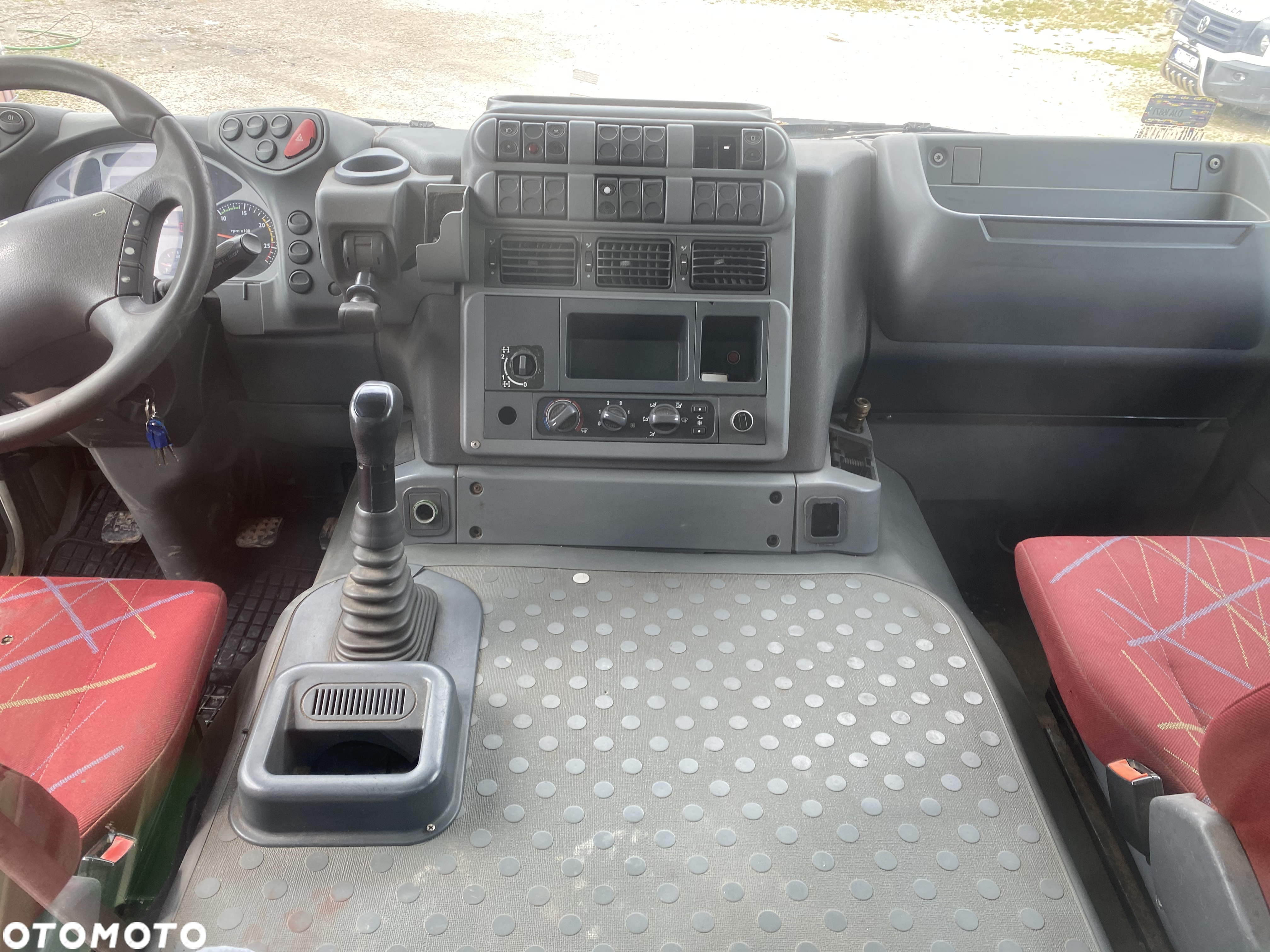 Iveco TRAKKER - 25