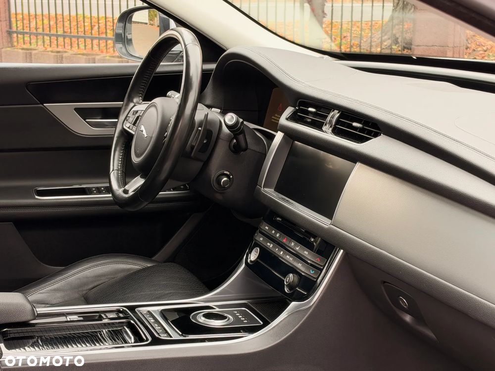 Jaguar XF 3.0 TDV6 300 Sport - 39