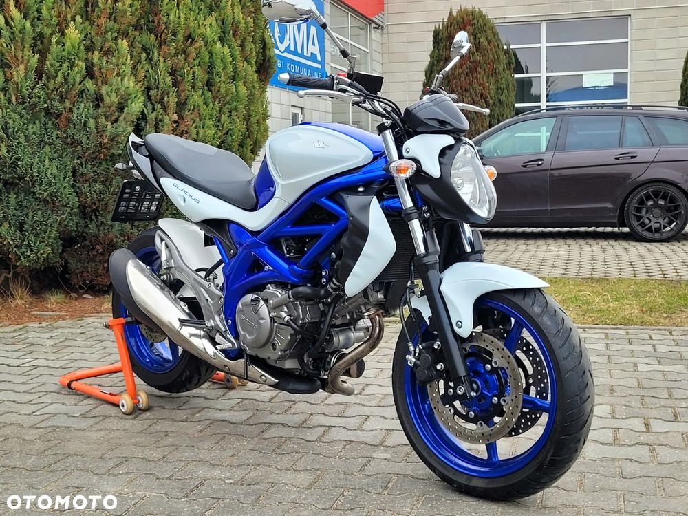 Suzuki Gladius - 10