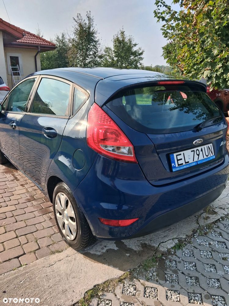 Ford Fiesta 2011 photo 3
