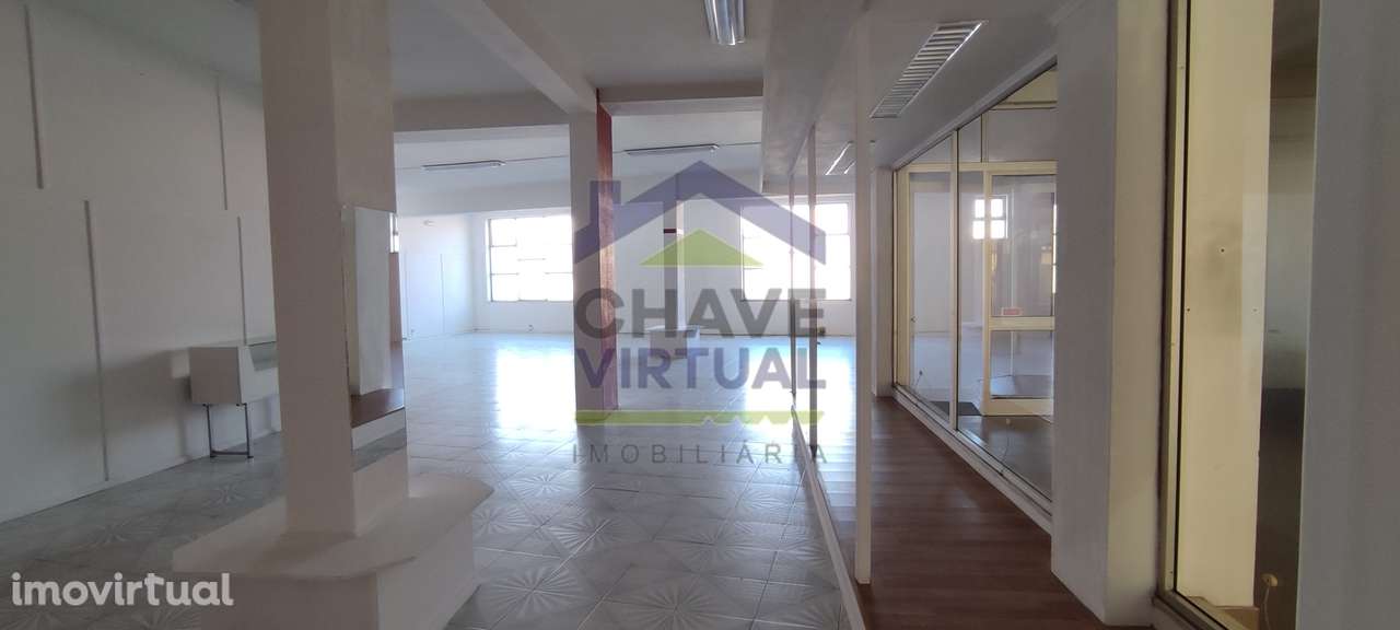 P467 Estabelecimentos Comerciais Centro Bombarral - Grande imagem: 2/6