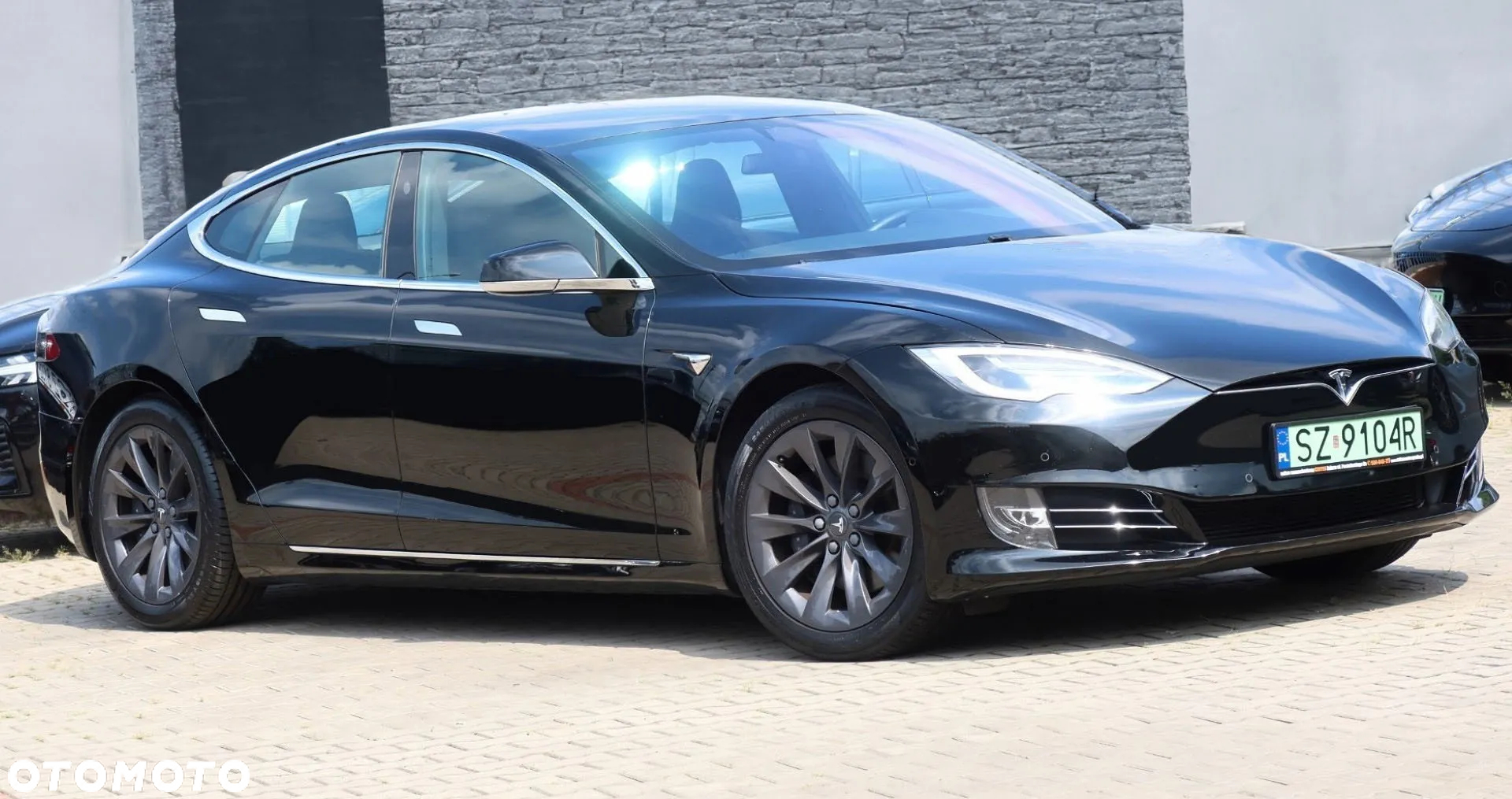 Tesla Model S Dual Motor Allradantrieb - 39
